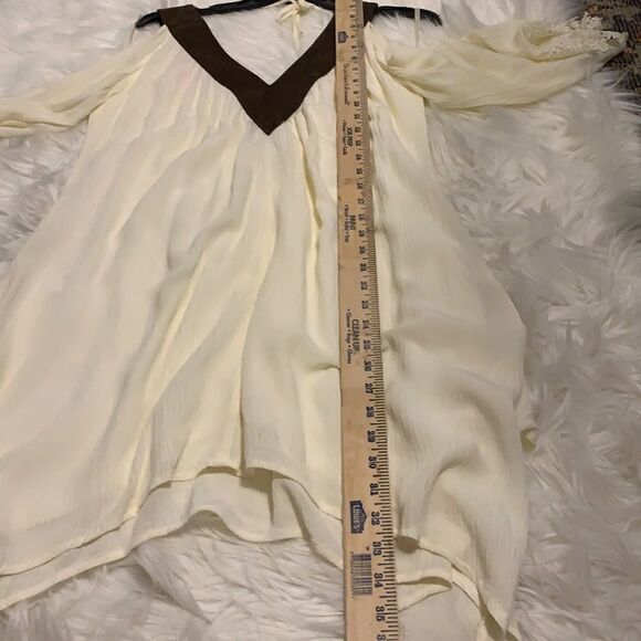 Virgin Only designed in Los Angeles cold shoulder dress w/V-neck front/back NWT - Picture 9 of 10